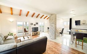 Apartment Arta